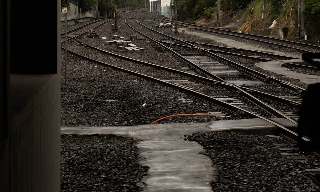 Types de clips de rail de grue à vendre : soudés, boulonnés, pince