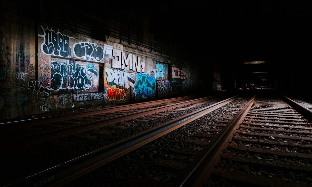 Entretien des chemins de fer : traverse en béton, joint de rail, aiguillage