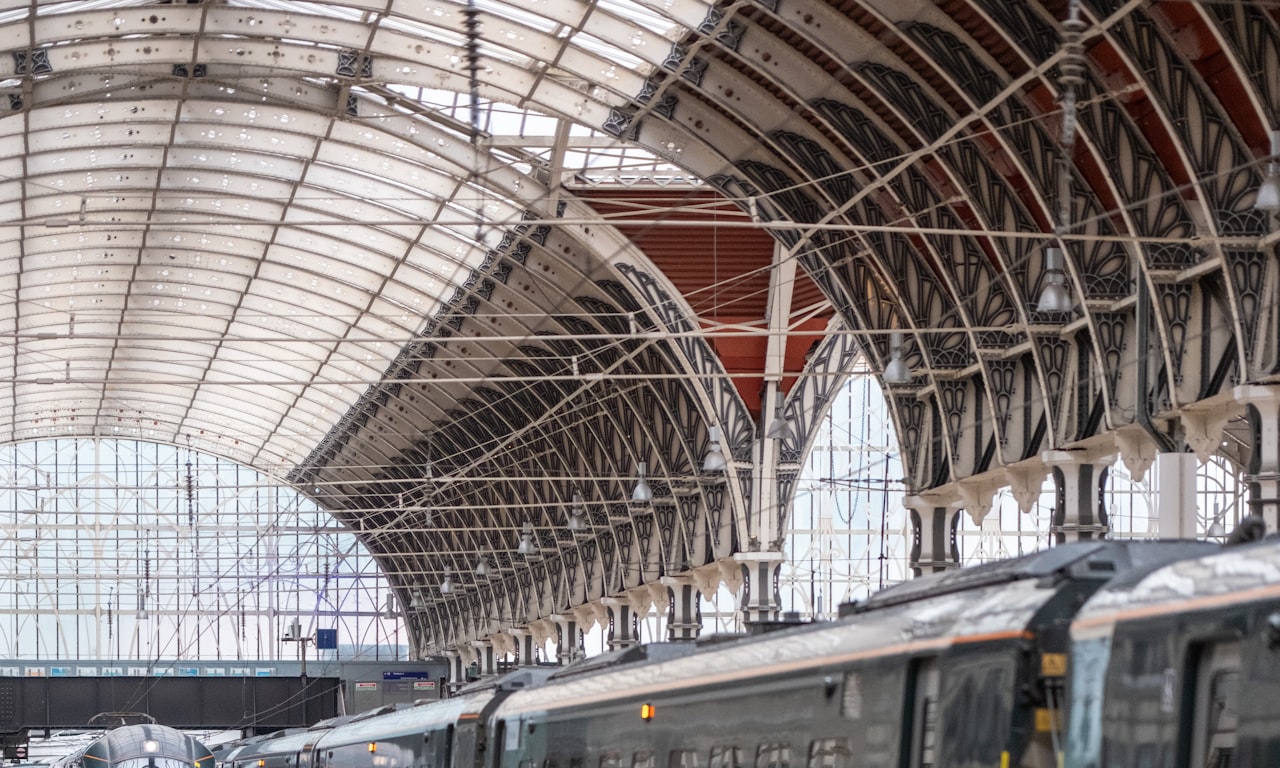 Traverses en acier pour voies ferrées et rails pour le domaine minier : Types, avantages et considérations