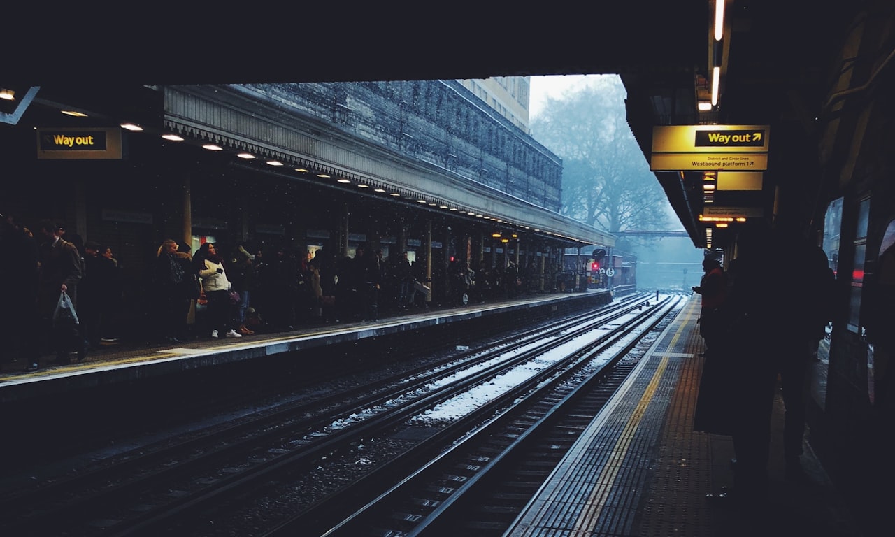 Les voies ferrées du métro sont-elles électrifiées ? Explication et considérations de sécurité