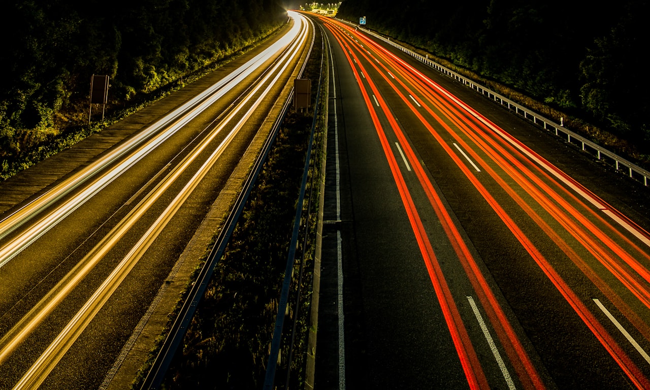 Comment les longs trains restent-ils sur les rails ? Répartition du poids, systèmes de freinage et plus encore