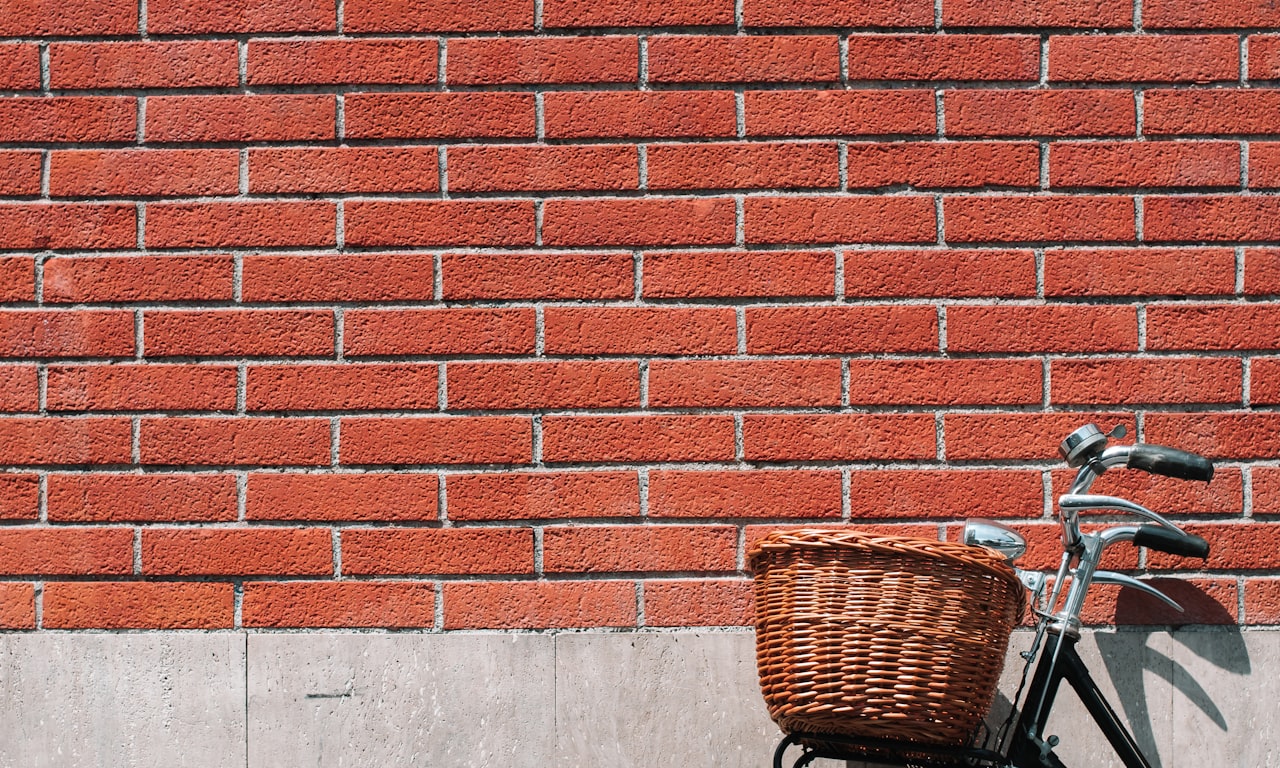 Comment traverser les voies ferrées à vélo : conseils pour une traversée en toute sécurité