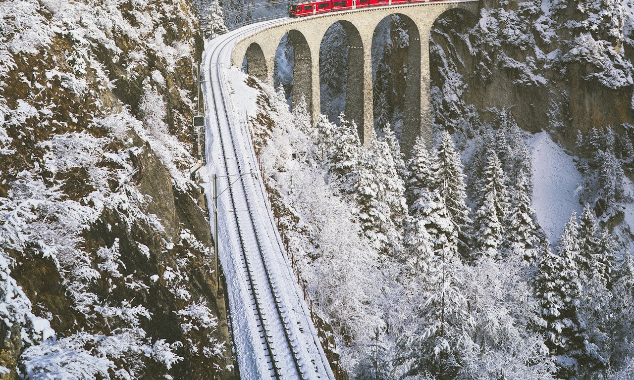 how do i clean my holiday express train tracks0