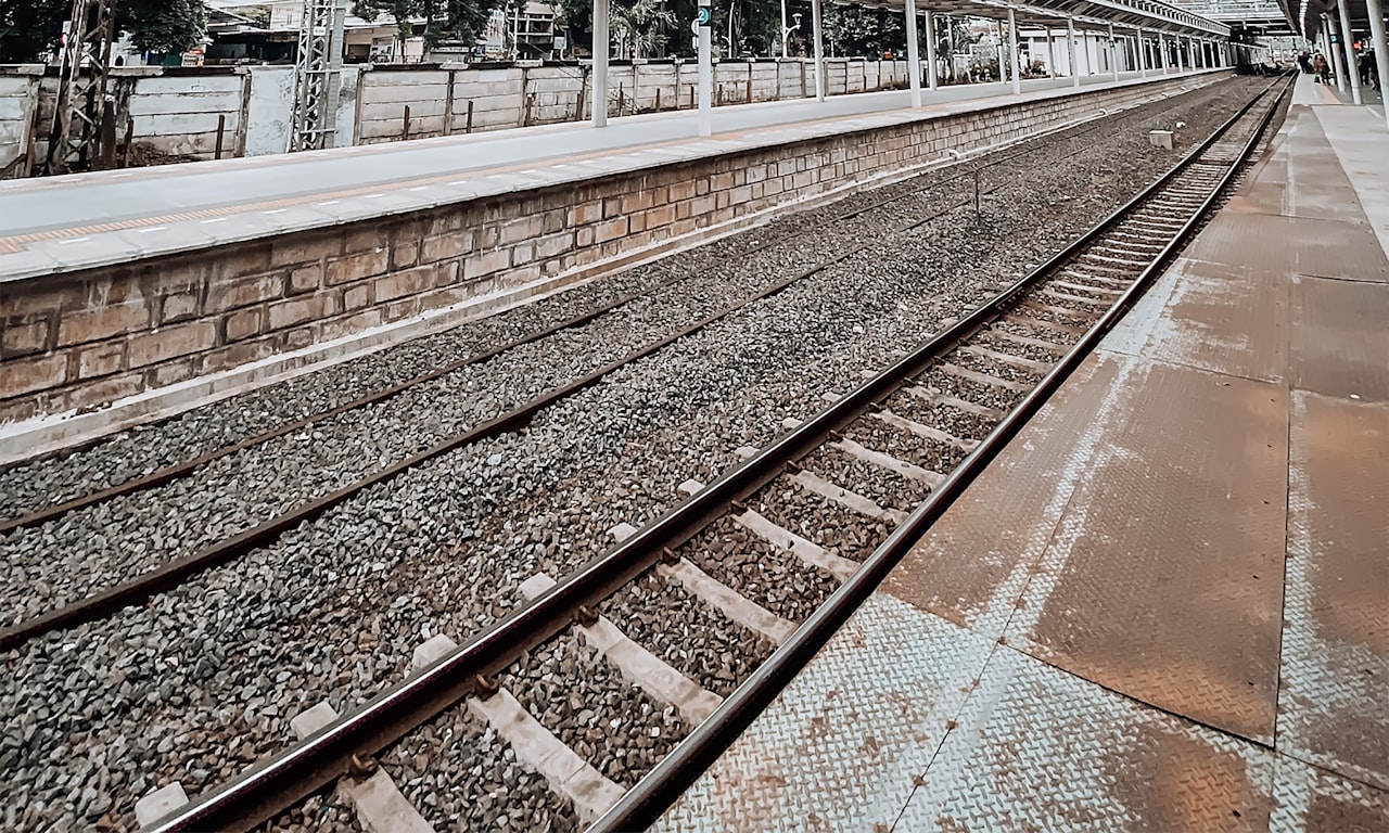 how did trains know the track was clear at night2