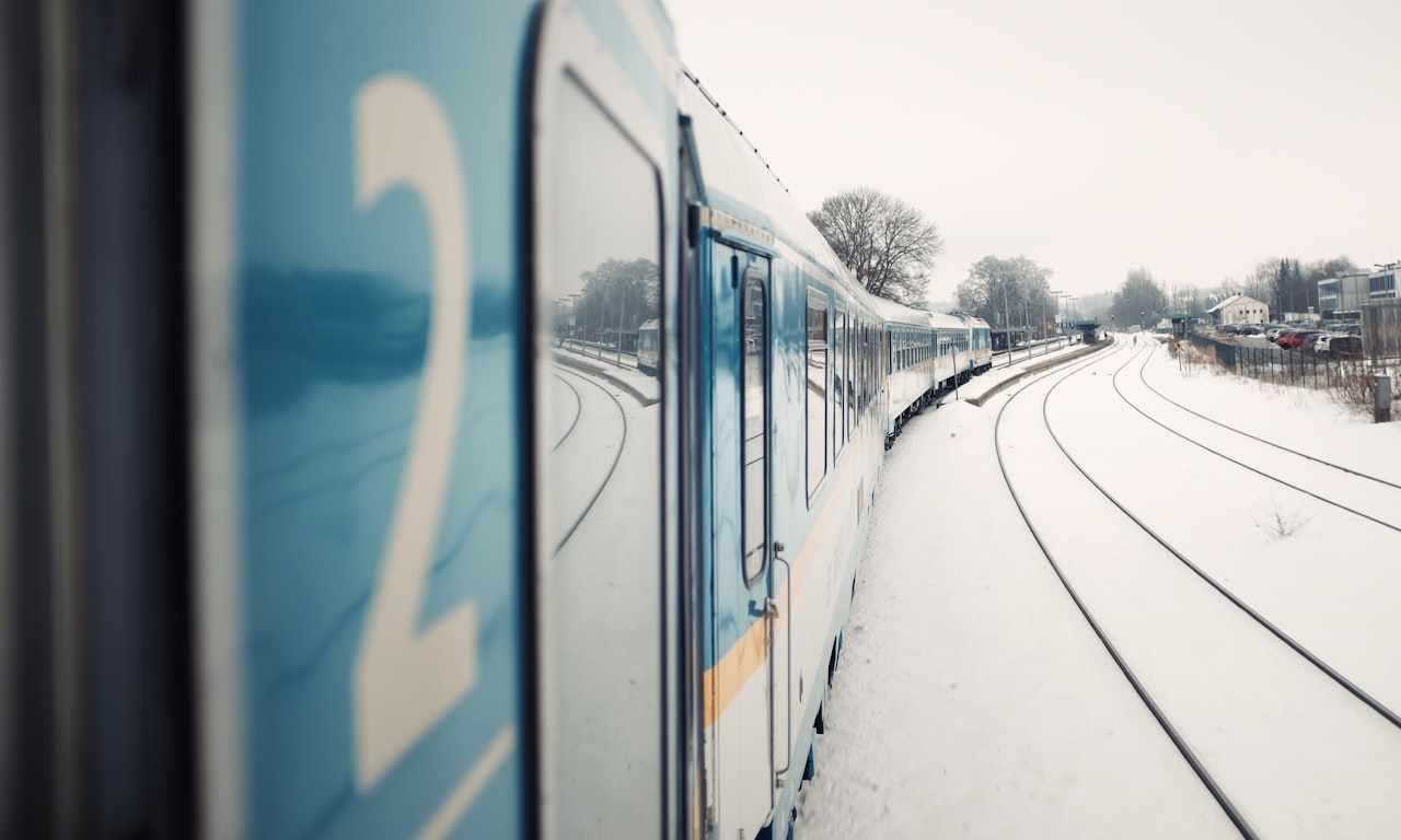 why do vehicles stall on train tracks0